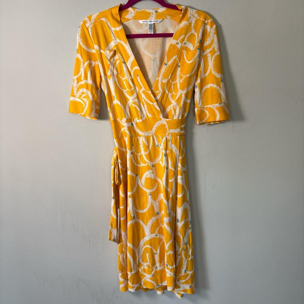 DVF Diane von Furstenberg Lucinda 100% Silk Jersey Wrap Dress Yellow Swirl 8